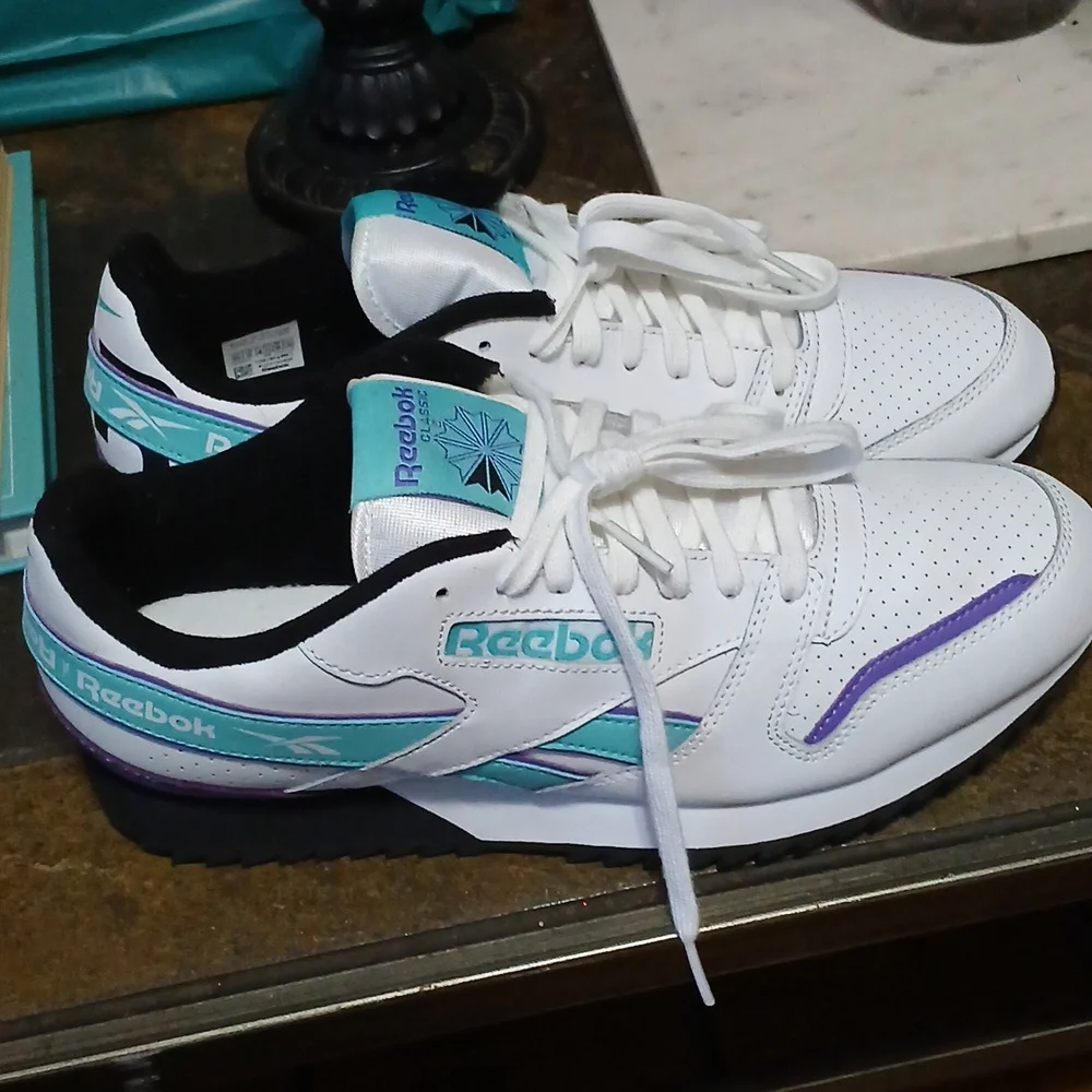 Reebok  classic size 10. - Picture 3 of 5